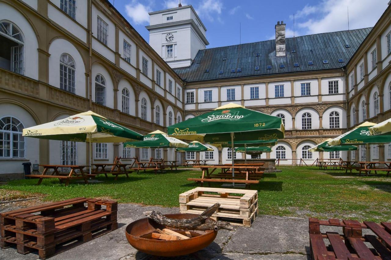 Hotel Zamek Racice Exterior foto